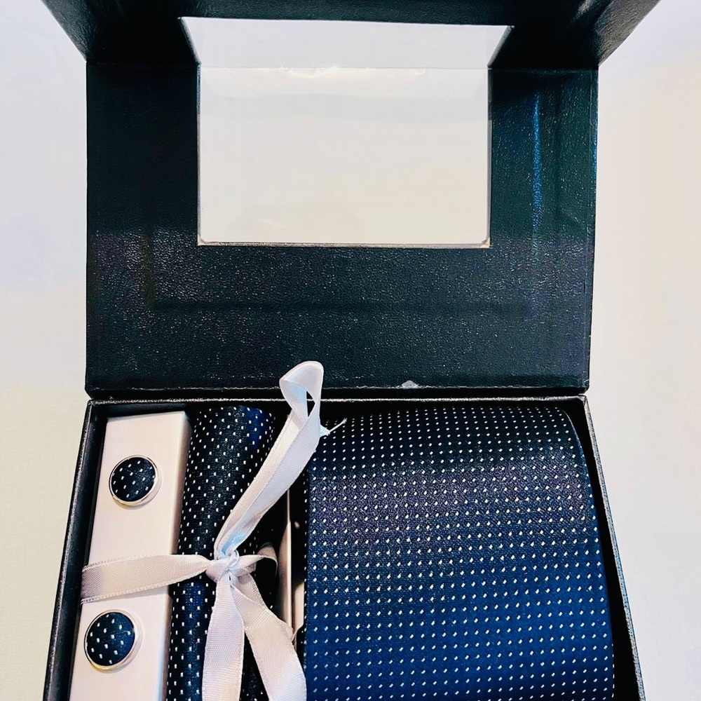 De L’isle London tie
